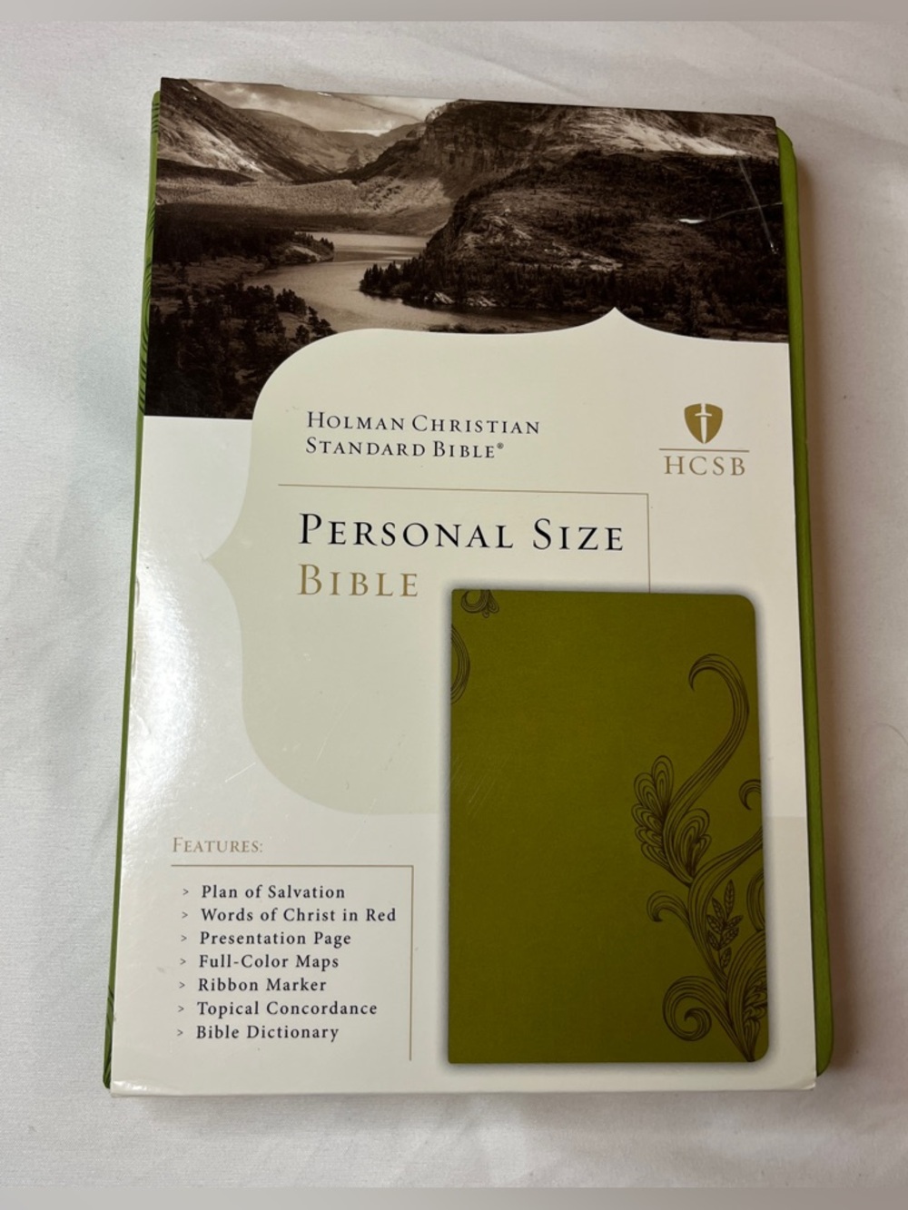 HCSB Holman Christian Standard Bible Personal Size Green- Read Descripti…